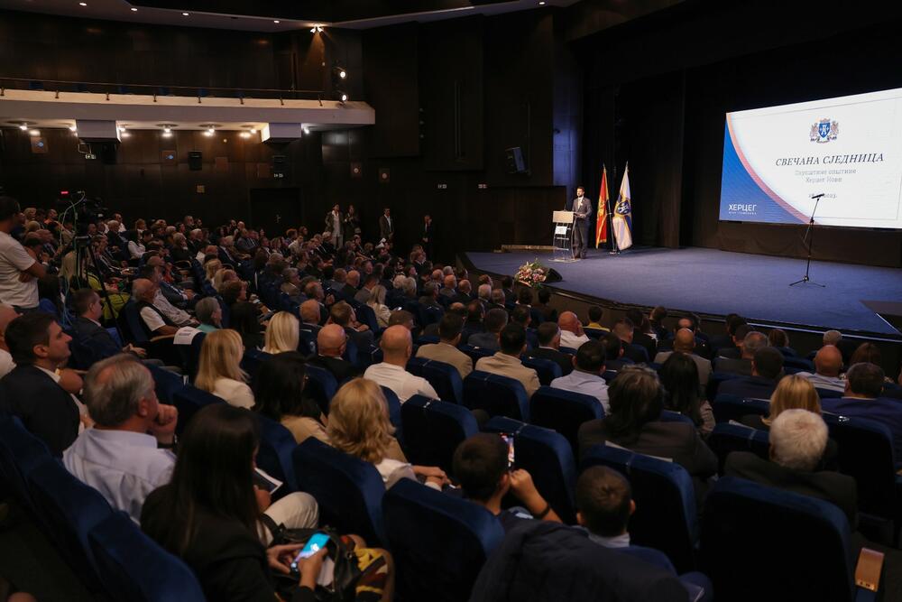 <p>"Čast i zadovoljstvo mi je što imam priliku da vam se obratim povodom obilježavanja 79 godina od oslobođenja Herceg Novog, kada su združene snage Prve bokeljske, Desete hercegovačke i Druge dalmatinske brigade nanijele konačan poraz okupatoru i stanovnicima ovog kraja donijele slobodu", rekao je on</p>