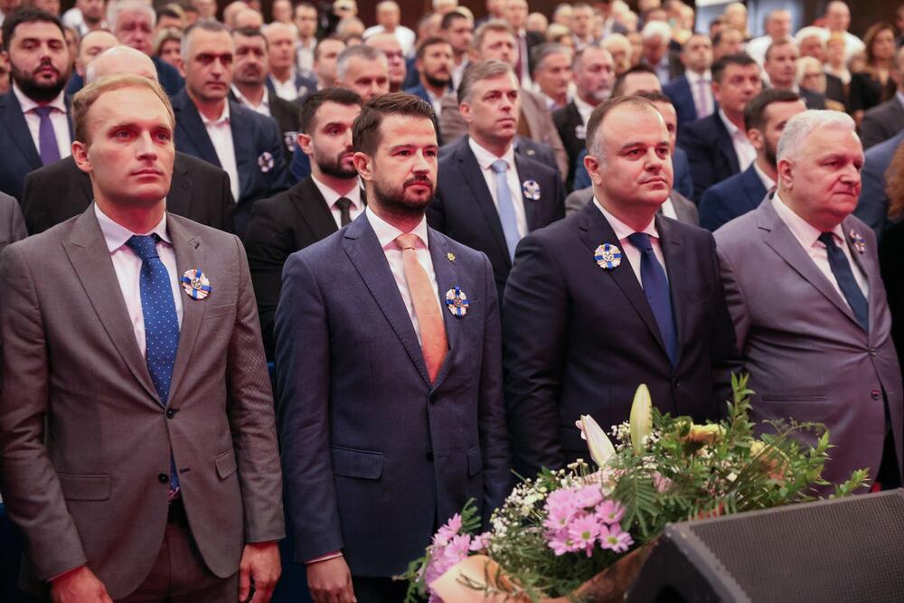 <p>"Čast i zadovoljstvo mi je što imam priliku da vam se obratim povodom obilježavanja 79 godina od oslobođenja Herceg Novog, kada su združene snage Prve bokeljske, Desete hercegovačke i Druge dalmatinske brigade nanijele konačan poraz okupatoru i stanovnicima ovog kraja donijele slobodu", rekao je on</p>