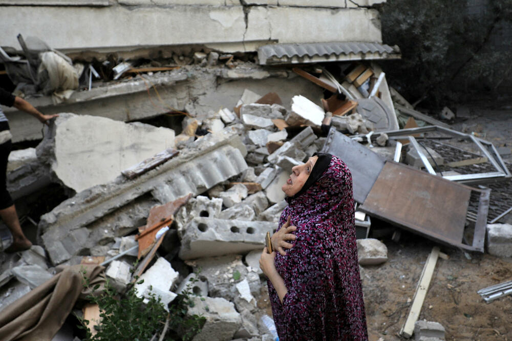 Palestinka u gradu Gaza nakon izraelskog napada 25. oktobra, Foto: REUTERS