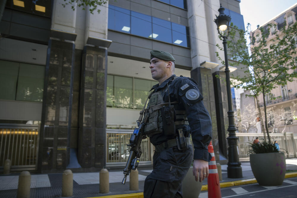 Zgrada u kojoj je smještena izraelska ambasada u Buenos Ajresu dobila je prijetnju bombom