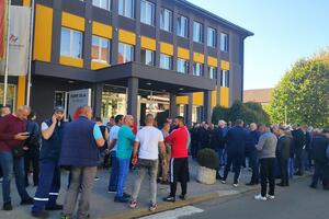 Skup ispred zgrade Rudnika uglja, traže da Lekić bude direktor