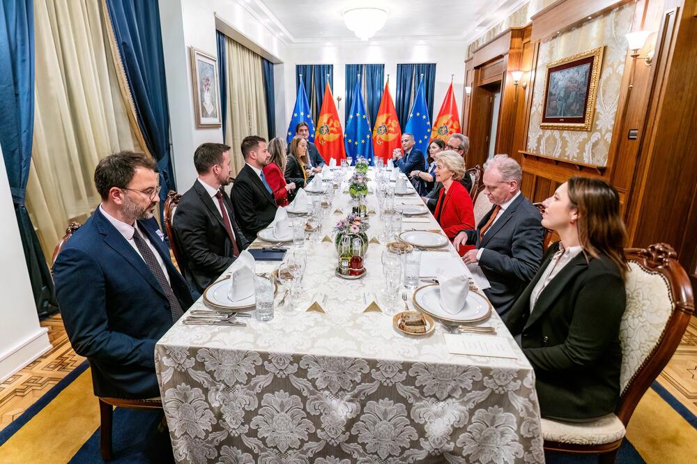 Sa svečane večere, Foto: https://twitter.com/JakovMilatovic