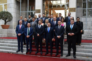 Rojters: Vlada Crne Gore - koalicija proevropskih i prosrpskih...