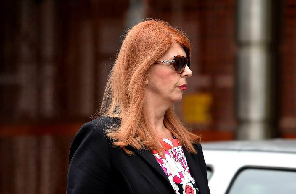 <p>Obrazlažući visinu kazne sudija Nenad Vujanović je kazao da je Lidija Mitrović bila dužna da uspostavi vladavinu prava i štiti pravni poredak, a kao olakšavajuću okolnost naveo je to što je majka troje djece.</p>