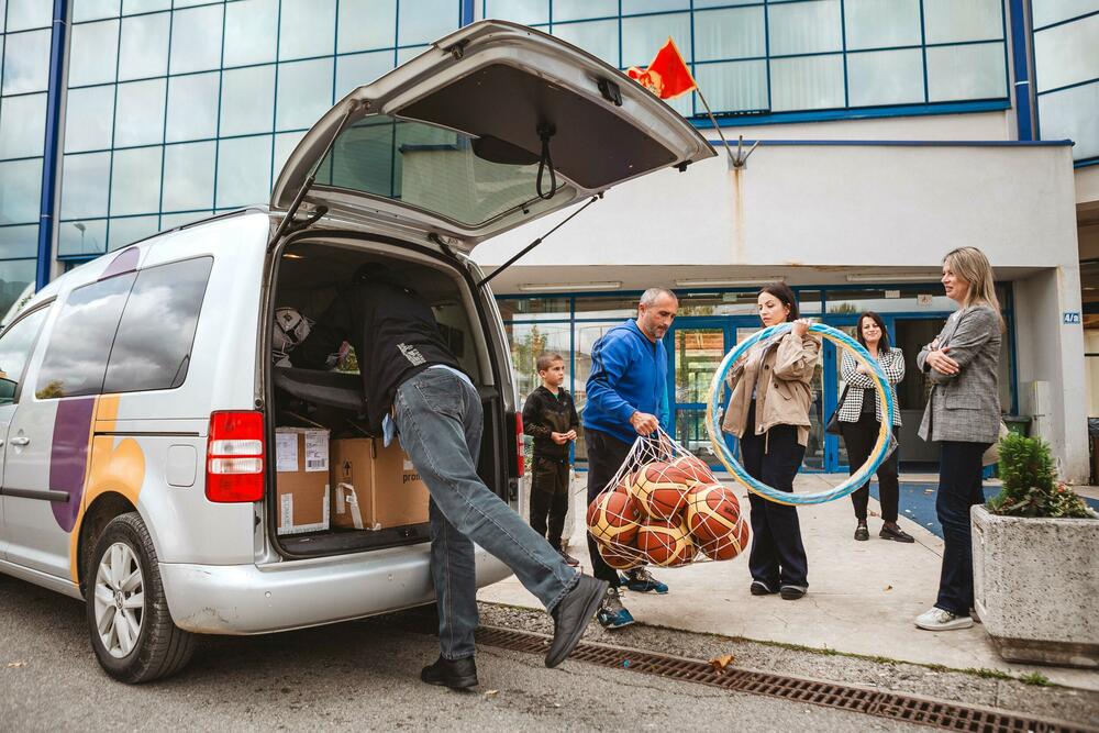 <p><strong>Još jedna One donacija opreme za fizičko vaspitanje:</strong></p>