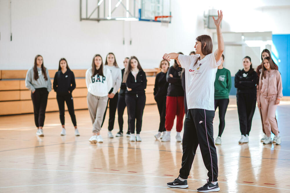 <p><strong>Još jedna One donacija opreme za fizičko vaspitanje:</strong></p>