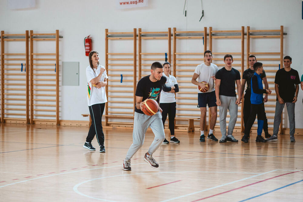 <p><strong>Još jedna One donacija opreme za fizičko vaspitanje:</strong></p>