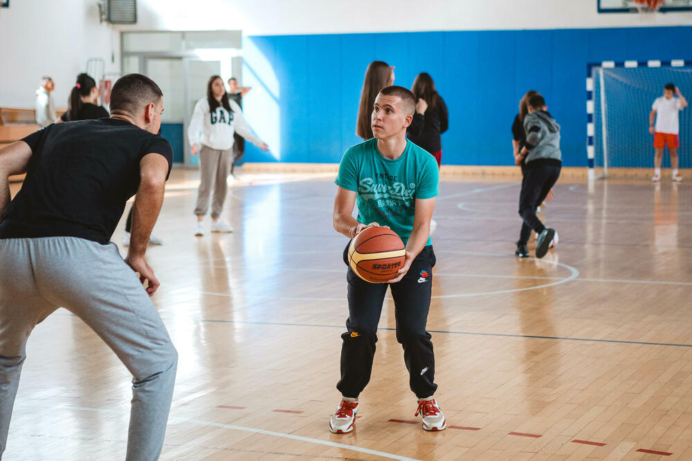 <p><strong>Još jedna One donacija opreme za fizičko vaspitanje:</strong></p>