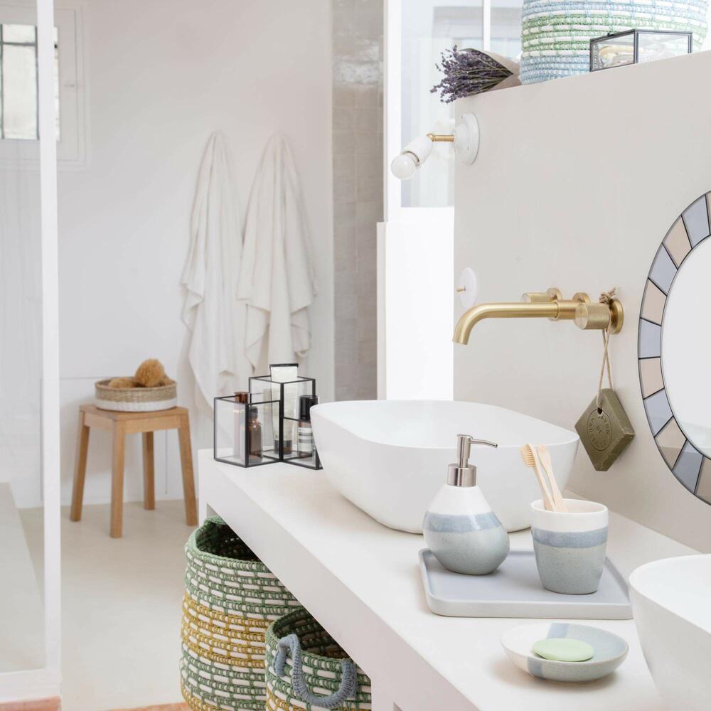 <p>Habitat je priča o susretu kreativnosti dizajnera sa znanjem i vještinom majstora zanatlija.</p>