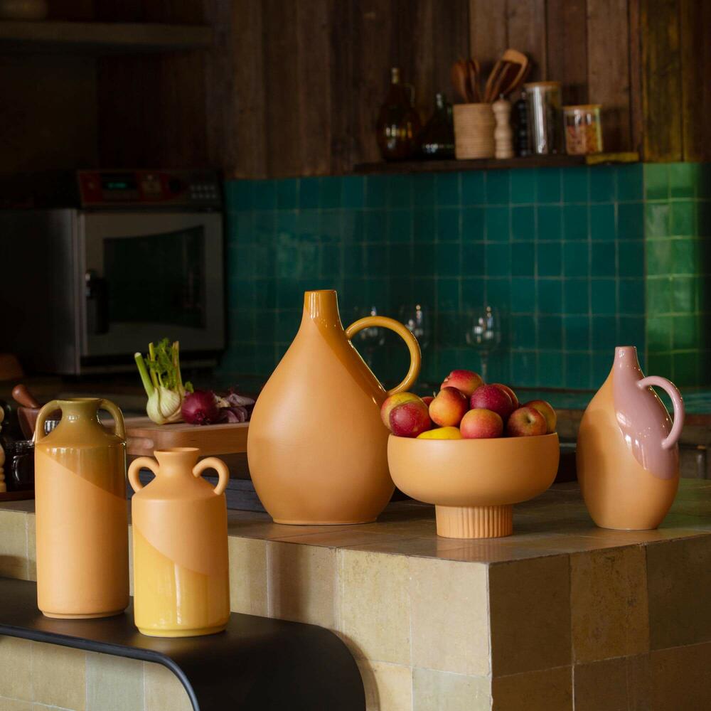 <p>Habitat je priča o susretu kreativnosti dizajnera sa znanjem i vještinom majstora zanatlija.</p>