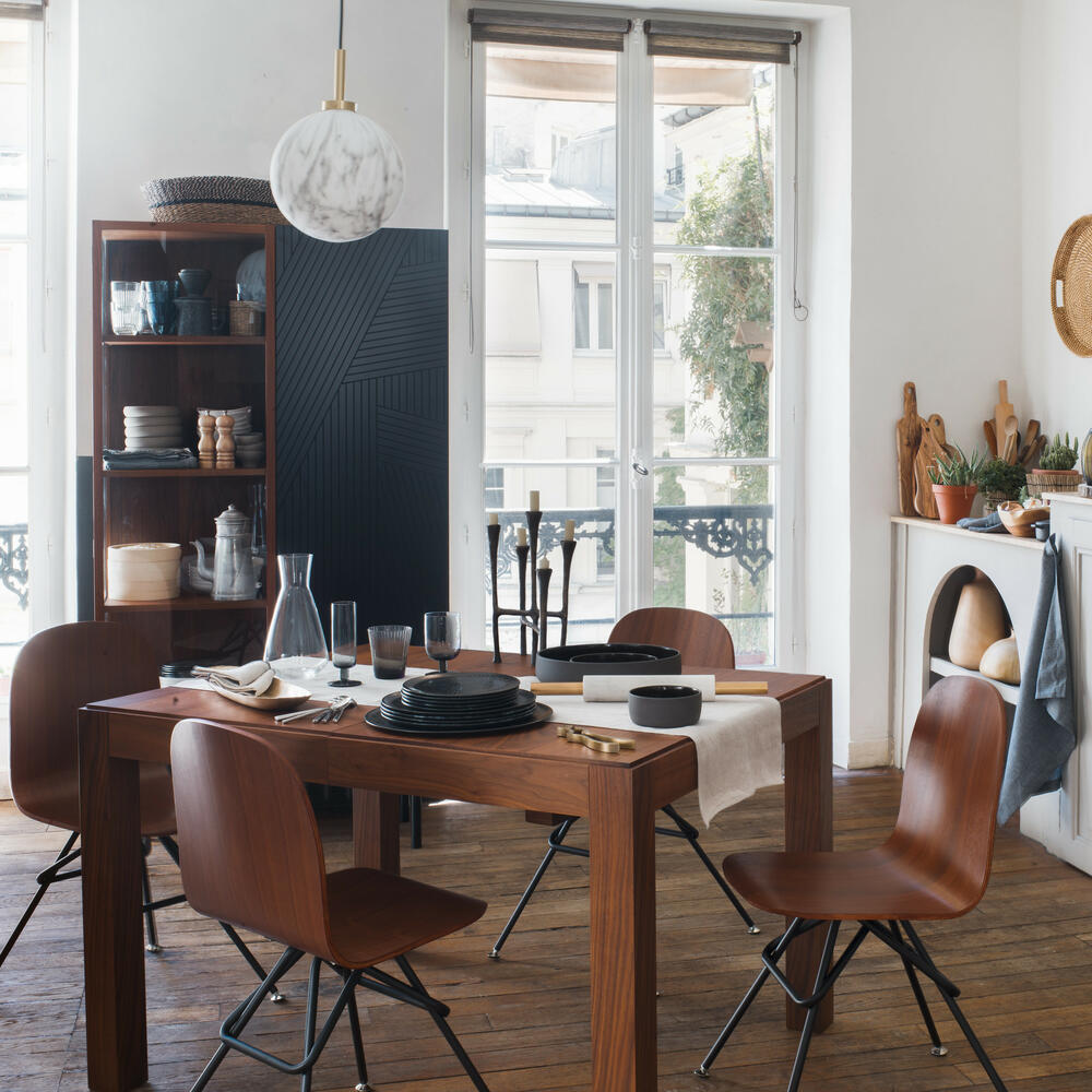 <p>Habitat je priča o susretu kreativnosti dizajnera sa znanjem i vještinom majstora zanatlija.</p>