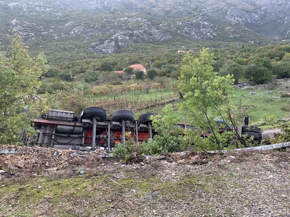 <p>Saobraćajna nezgoda na putu Nikšić - Podgorica</p>