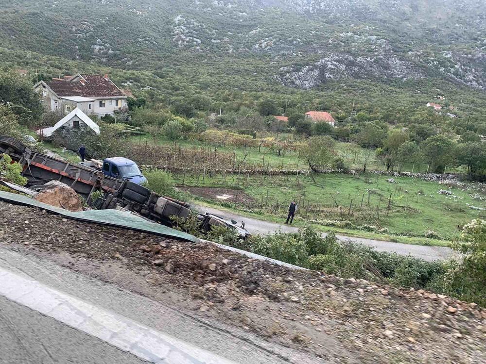 <p>Saobraćajna nezgoda na putu Nikšić - Podgorica</p>