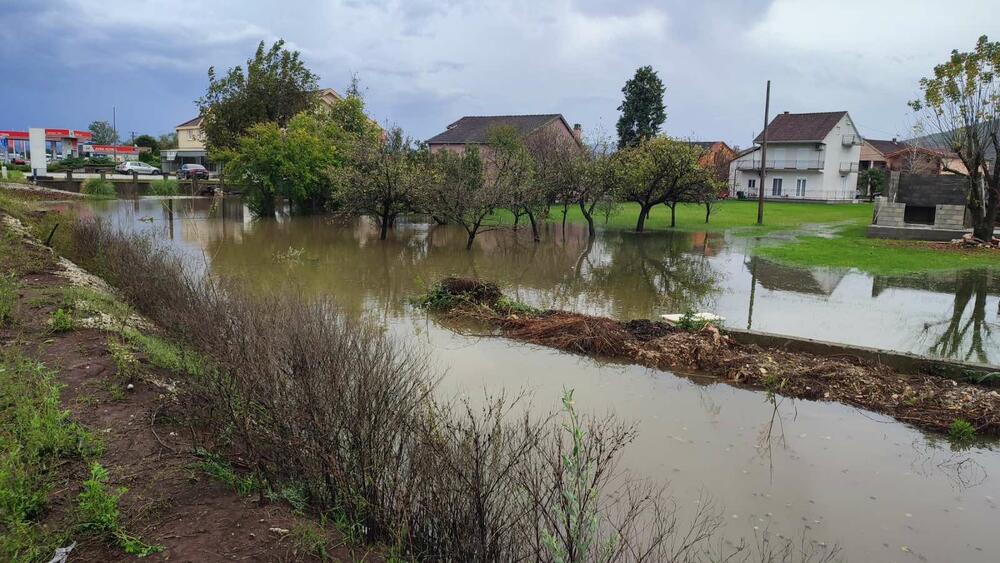 <p>Crveni meteoalarm izdat je za danas za područje cijele države zbog vremenskih prilika</p>