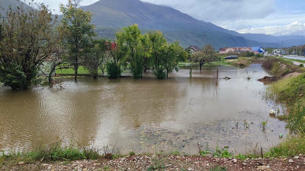 <p>Crveni meteoalarm izdat je za danas za područje cijele države zbog vremenskih prilika</p>