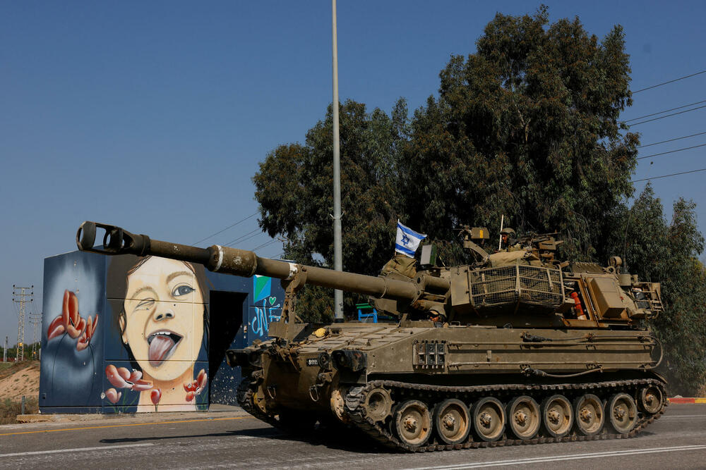Izraelski tenk pored murala blizu granice sa Gazom 