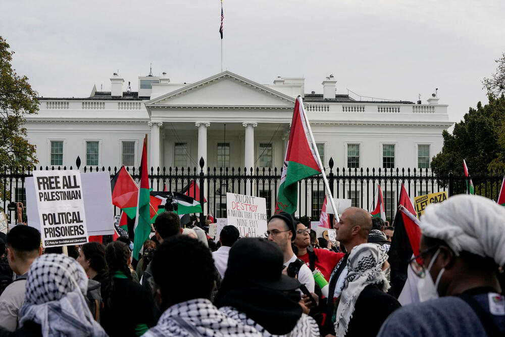 <p>Hiljade demonstranata marširalo je ulicama Vašingtona mašući palestinskim zastavama, a neki su skandirali: „Bajdene, Bajdene ne možeš da se sakriješ, pristao si na genocid“</p>