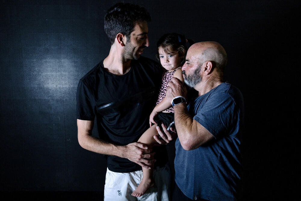Rami Gold, njegov unuk Ran i unuka Hali, poslije napada Hamasa