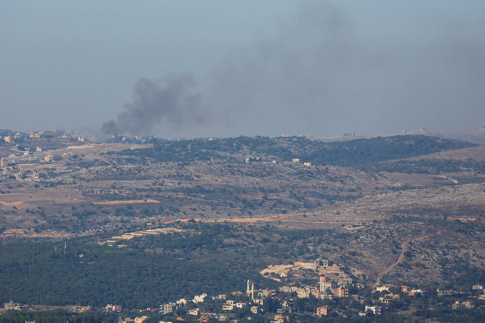 Dim iznad libanske teritorije: Fotografija napravljena sa izraelske strane granice, Foto: Reuters