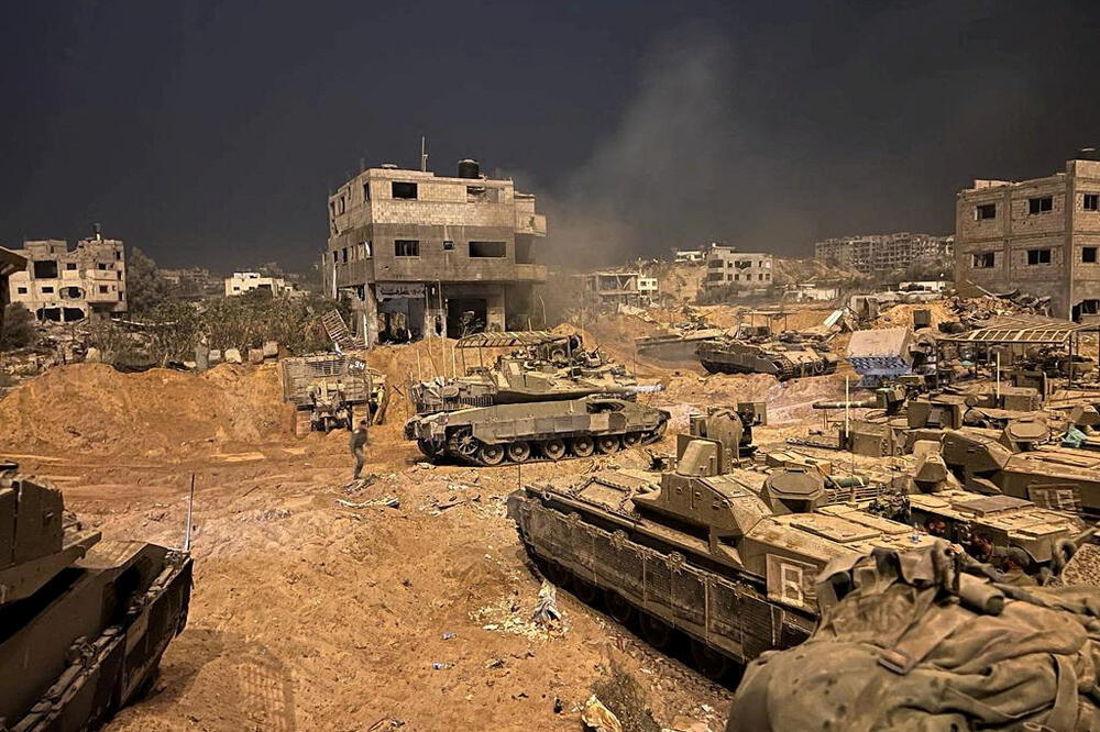 Oklopna vozila IDF-a na nepoznatoj lokaciji u Gazi, Foto: Rojters