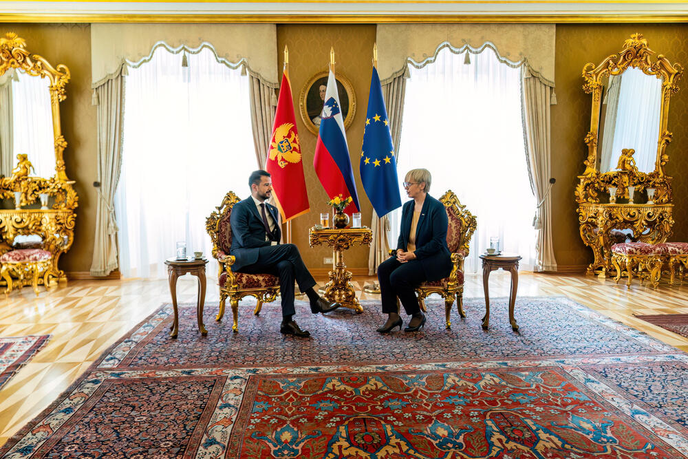 <p>Predsjednik Crne Gore Jakov Milatović u zvaničnoj posjeti Sloveniji, sastao se sa predsjednicom Natašom Pirc Musar</p>