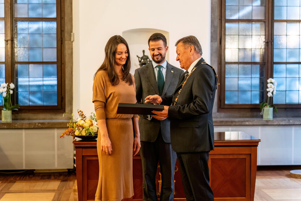 <p>"Teme razgovora bile su unapređenje bilateralne saradnje između dvije države, snažnija podrška Slovenije ubrzanju evropskog puta Crne Gore i jačanje ekonomske saradnje"</p>