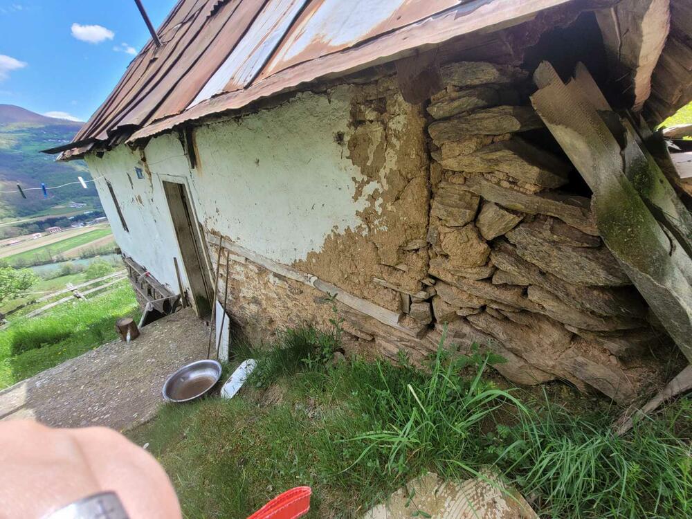 Kuća potpuno ruševna