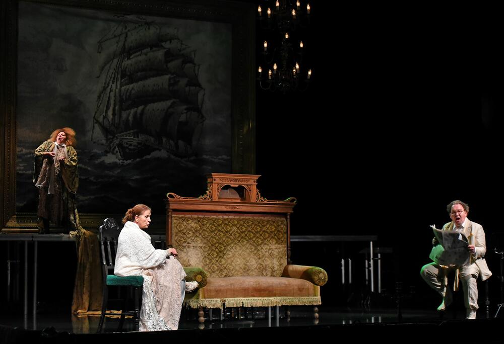 <p>Na sceni Nikšićkog pozorišta, u okviru Međunarodnog festivala glumca, izvedena predstava "Ćelava pjevačica"</p>