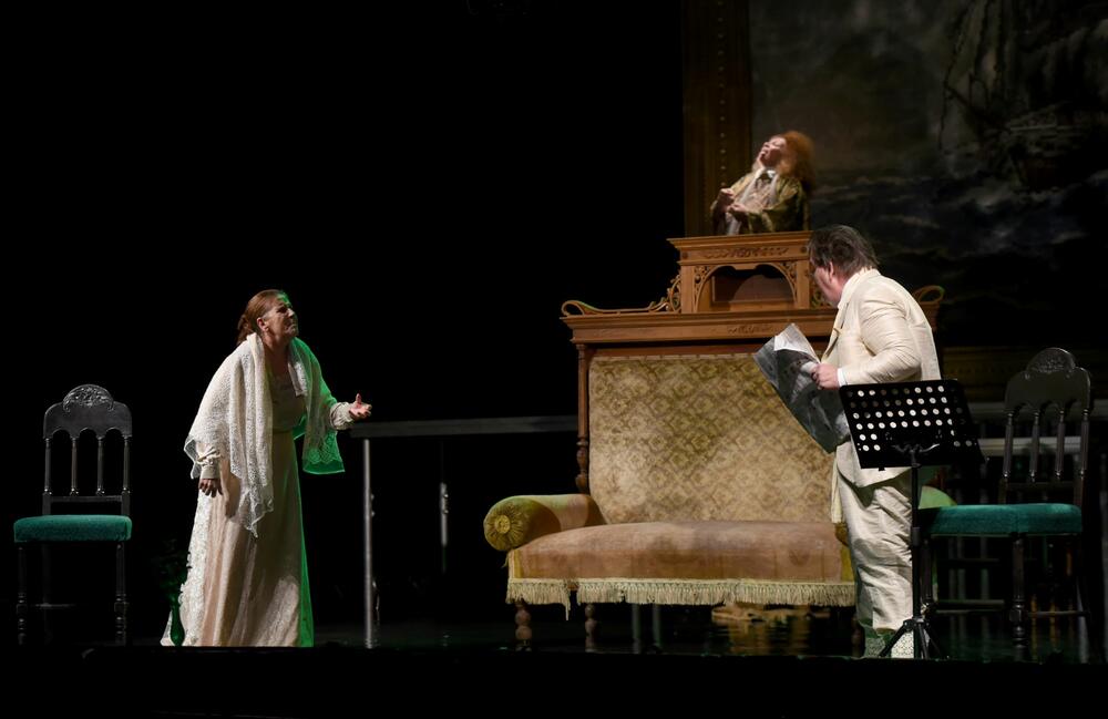 <p>Na sceni Nikšićkog pozorišta, u okviru Međunarodnog festivala glumca, izvedena predstava "Ćelava pjevačica"</p>