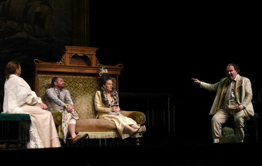 Scena iz predstave 'Ćelava pjevačica'