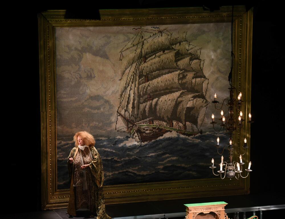 <p>Na sceni Nikšićkog pozorišta, u okviru Međunarodnog festivala glumca, izvedena predstava "Ćelava pjevačica"</p>