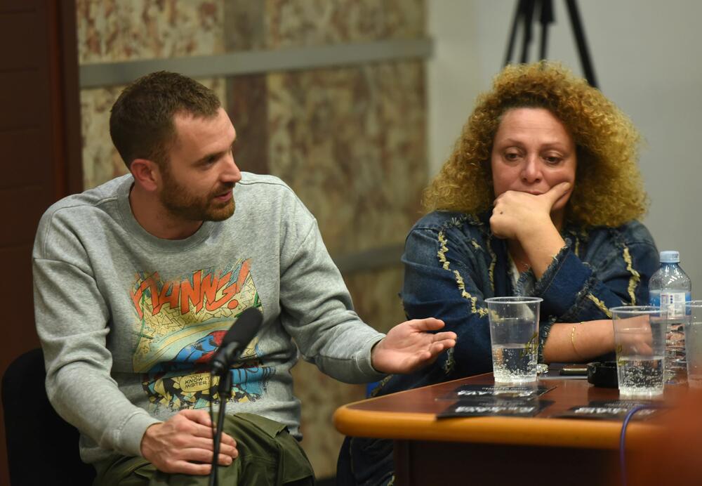 <p>Na sceni Nikšićkog pozorišta, u okviru Međunarodnog festivala glumca, izvedena predstava "Ćelava pjevačica"</p>