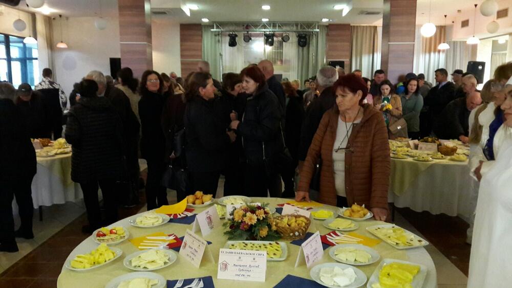 <p>Otvarajući manifestaciju predsjednik Opštine Pljevlja Dario Vraneš kazao je da se pljevaljski sir još uvijek ne cijeni u mjeri koju on to zaslužuje</p>