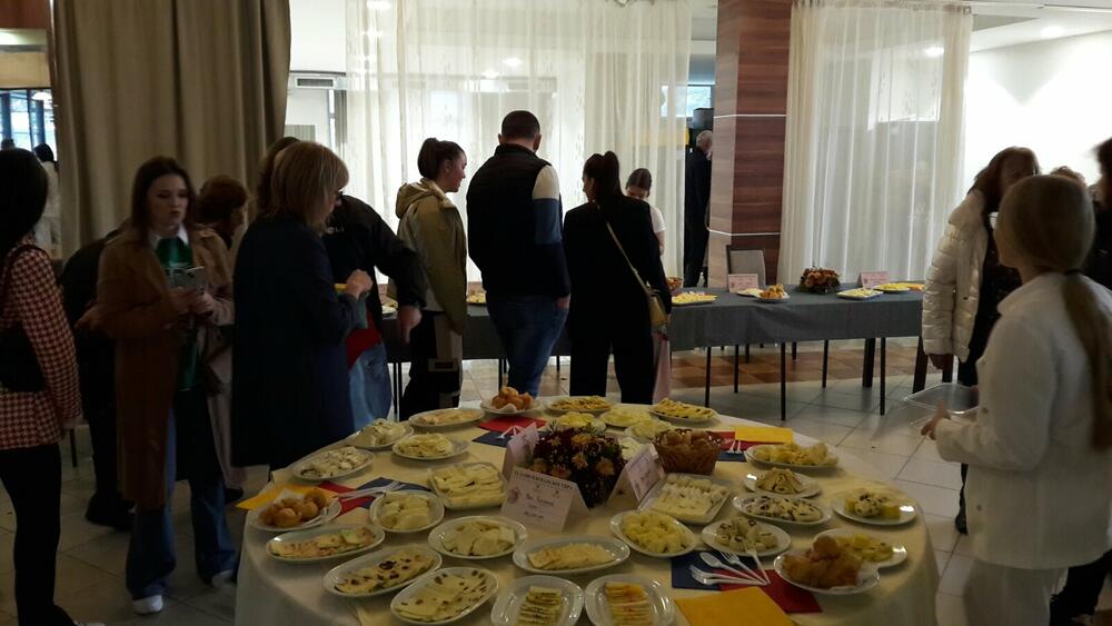 <p>Otvarajući manifestaciju predsjednik Opštine Pljevlja Dario Vraneš kazao je da se pljevaljski sir još uvijek ne cijeni u mjeri koju on to zaslužuje</p>