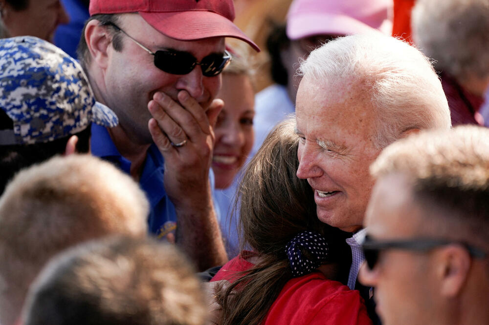 Bajden razgovara sa građanima u Milvokiju u Pensilvaniji, Foto: Rojters