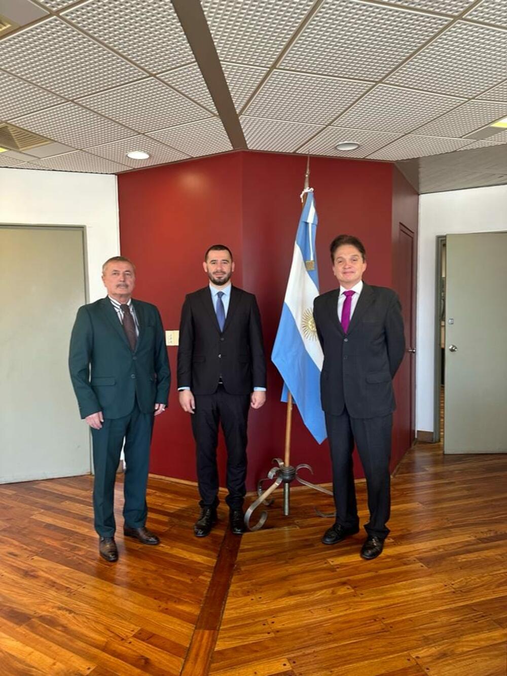 <p>Direktor Uprave za saradnju sa dijasporom-iseljenicima u radnoj posjeti, između ostalog predstavljene ekonomske mogućnosti za saradnju između dvije države</p>