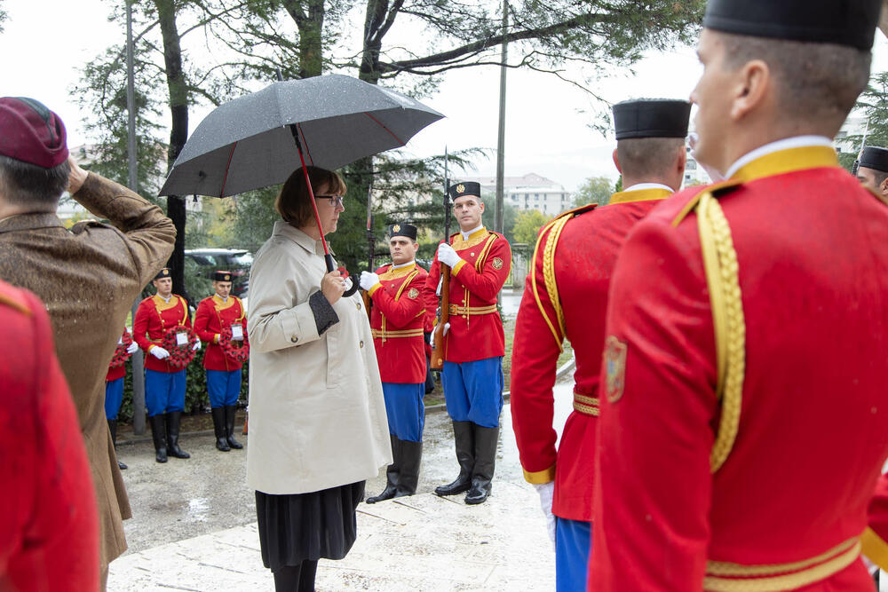 <p>"Oni čijim se sjenima danas klanjamo i mnogi drugi položili su živote za antifašizam"</p>