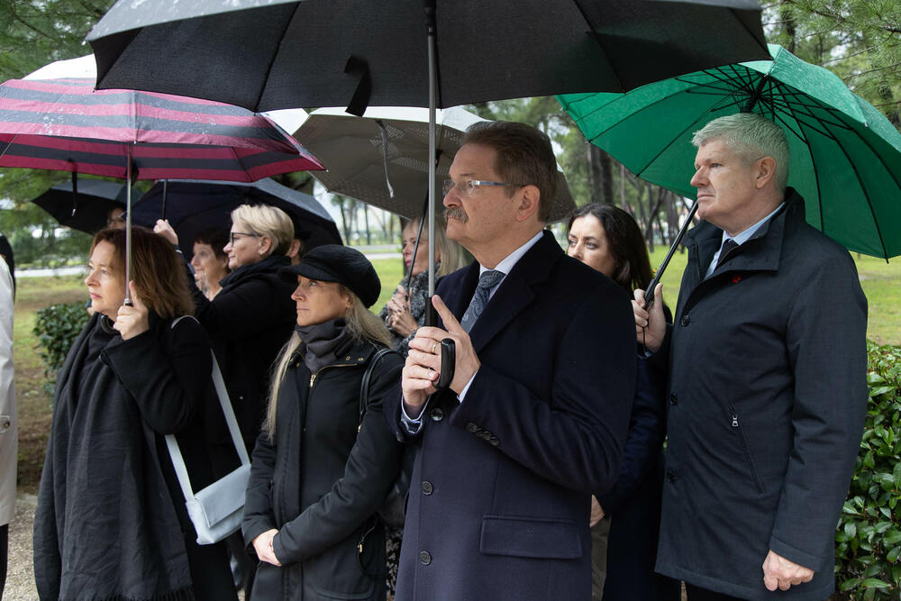 <p>"Oni čijim se sjenima danas klanjamo i mnogi drugi položili su živote za antifašizam"</p>