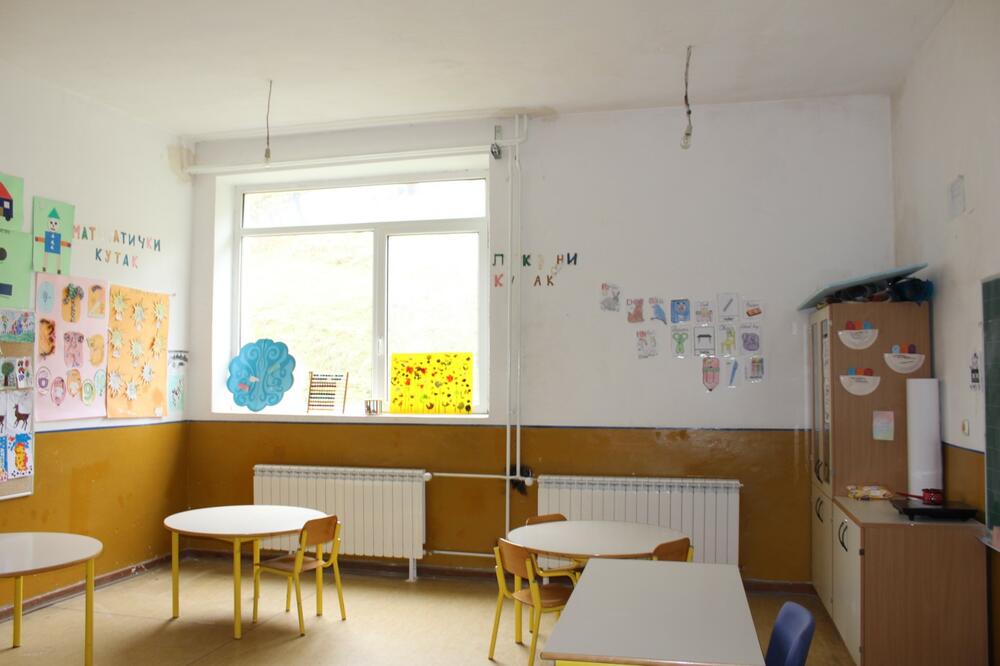 <p>Iz Ministarstva prosvjete, nauke i inovacija kazali su da je vrijednost radova 160.845 eura, a izvođači su kompanije Thermia iz Podgorice i Eurozox iz Danilovgrada</p>