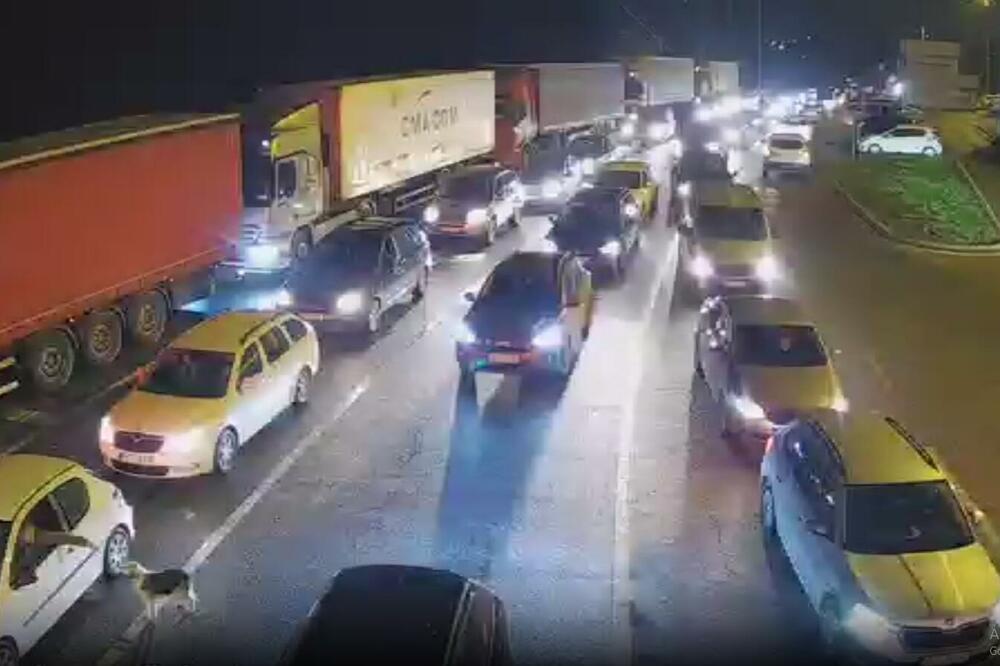 Gužve na graničnom prelazu Dobrakovo, Foto: kamere.mup.gov.me