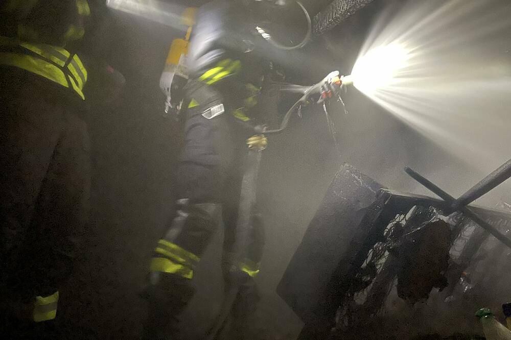 Vatrogasci na terenu, Foto: Služba zaštite i spašavanja Nikšić