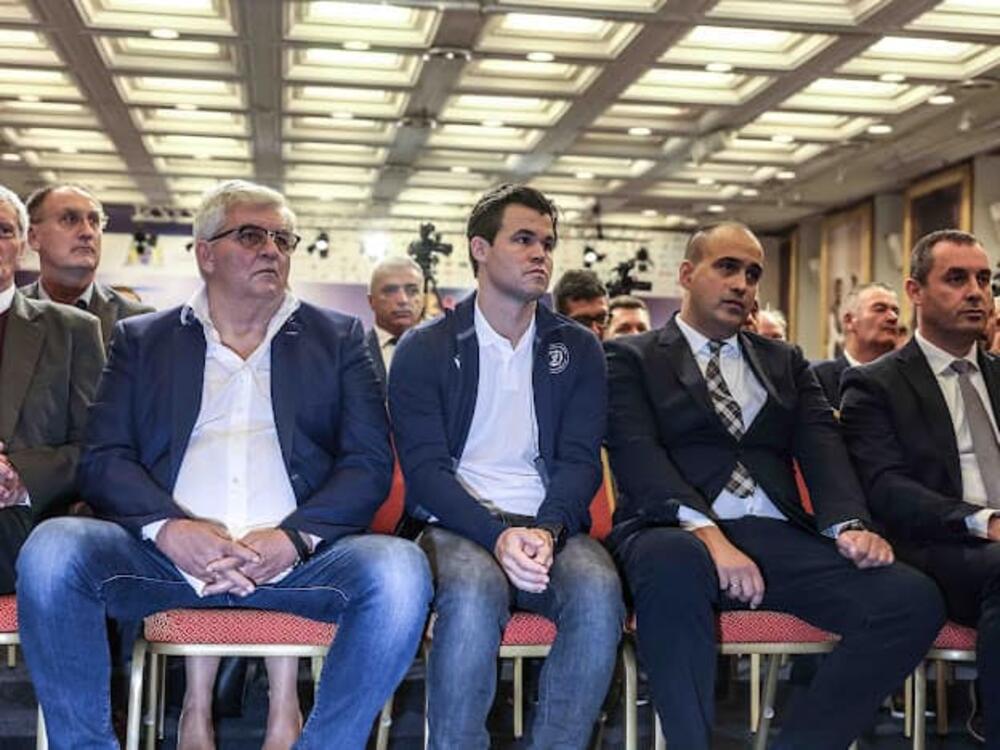 Magnus Karlsen, Jovan Milović, Dragoslav Šćekić