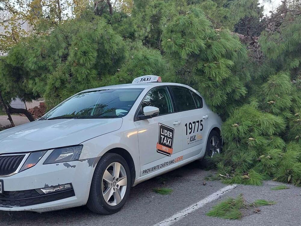 <p>U incidentu u blizini Tržnog centra Gintaš, osim materijalne štete na vozilima, nije bilo povrijeđenih</p>