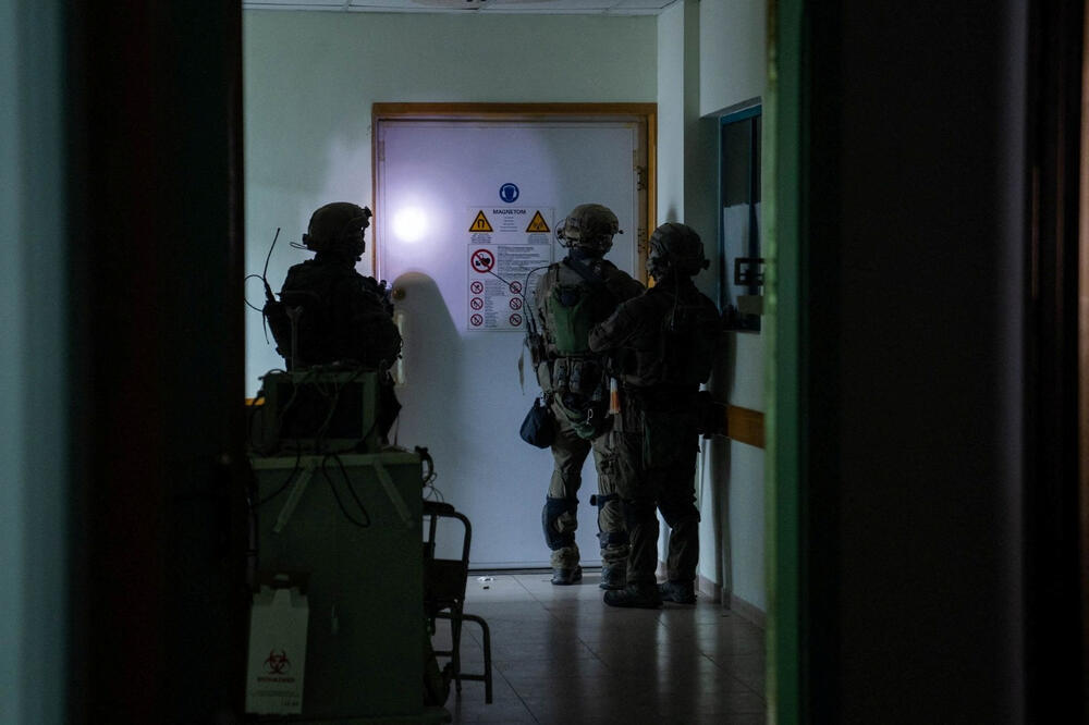 Izraelski vojnici u kompleksu bolnice Al Šifa, Foto: Reuters