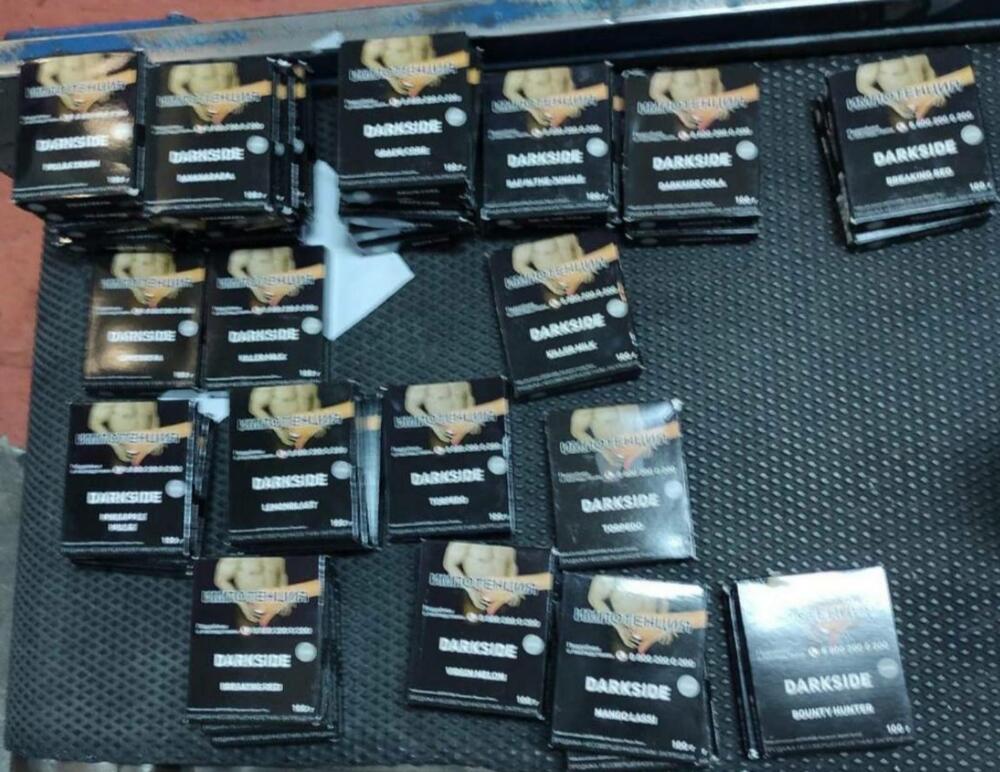 <p>Cigarete su bile bez akciznih markica, a dio njih sa akciznim markicama Kosova<br /> </p>