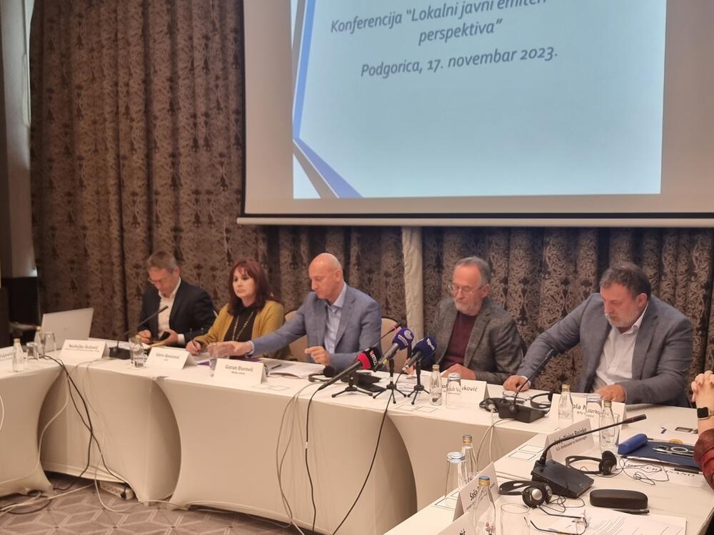 lojalni emiteri pres