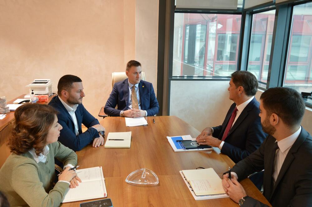 Vojislav Šimun, Kristofer Šeldon