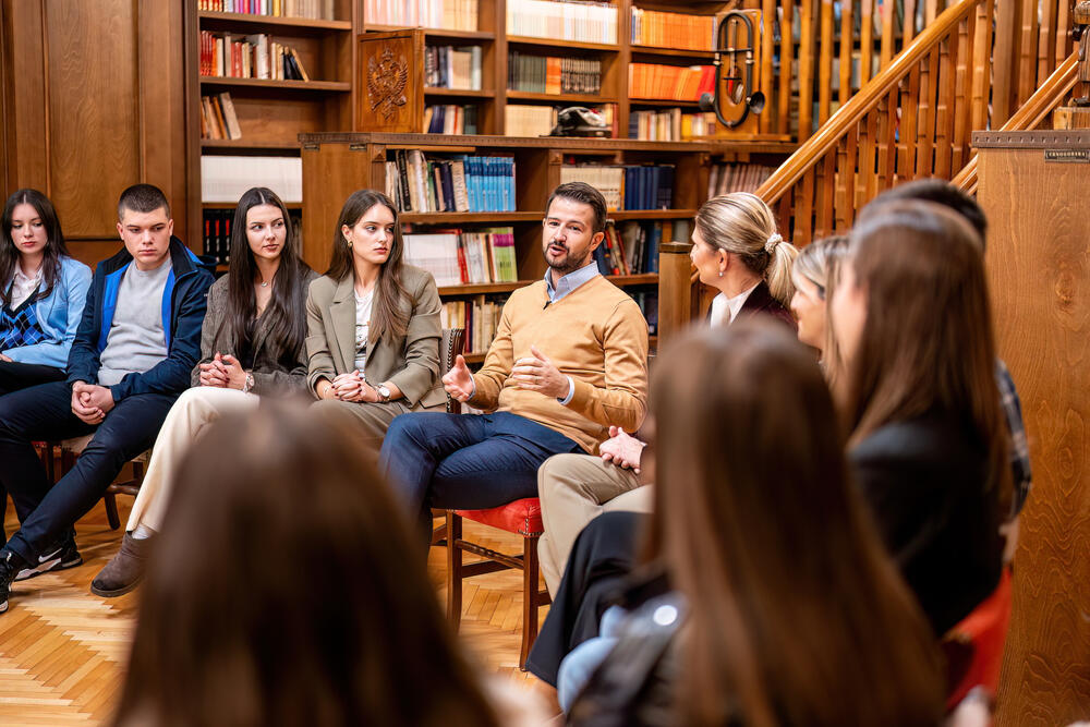 <p>"Obrazovanje mora postati stub razvoja Crne Gore", kazao je Milatović</p>
