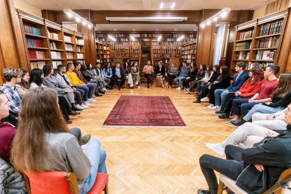 <p>"Obrazovanje mora postati stub razvoja Crne Gore", kazao je Milatović</p>