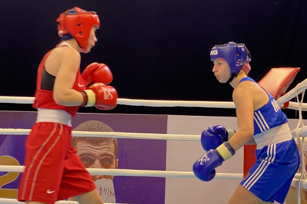 Bojana Gojković (desno), Foto: Vijesti